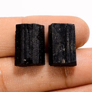Paire de pierres précieuses de forme rayonnante druzy en tourmaline noire naturelle pour faire des boucles d'oreilles, 23 carats 15 x 10 x 5 mm (la paire comme sur la photo)