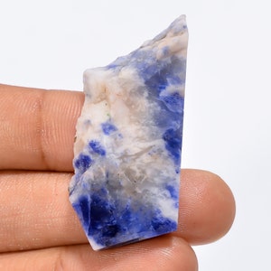 Schitterende hoogwaardige kwaliteit 100% natuurlijke sodaliet Fancy Shape Slice losse edelsteen voor het maken van sieraden 43X19X6 mm 45 Ct.
