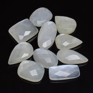 Natürlicher weißer Mondstein Cabochon / facettierter weißer Mondstein Kristall / weißer Mondstein im Rosenschliff / 10 Stück Mondstein / Schmuckherstellung Stein