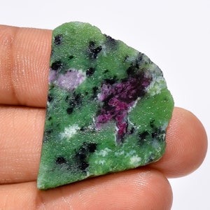 Esplêndida pedra de rubi zoisite, 31x23x5 mm, 28 ct, formato extravagante, rubi cru, fatia de zoisite áspera, fatia de rubi zoisite, tamanho de palma, cabine