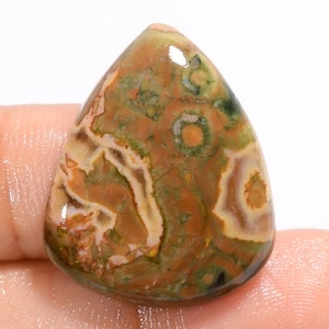 Cabochon di riolite naturale a forma di goccia Pietra preziosa di riolite sciolta Cristallo di riolite Dimensioni 26X21X5 mm Peso Pietra di riolite 23 carati