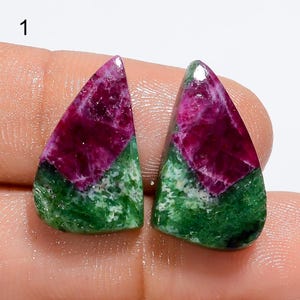 Paire de rubis naturels zoisite assortis, pierre polie à dos plat, pierres précieuses en vrac pour la fabrication de boucles d'oreilles