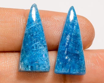 Cabujones triangulares de apatita azul neón: par de pendientes de piedras preciosas de 19 quilates