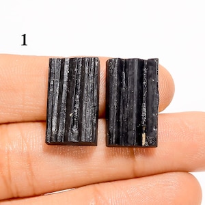 Paire de cabochons de druzy en tourmaline noire naturelle, paire de pierres précieuses druzy de tourmaline noire assorties pour la fabrication de boucles d'oreilles (comme sur la photo)