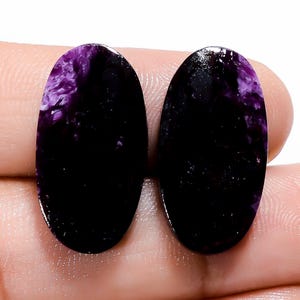 Paire de pierres précieuses en vrac de forme ovale en kammererite naturelle pour la fabrication de boucles d'oreilles Poids 26 carats Taille 23X12X3 mm (Pierre comme sur l'image)