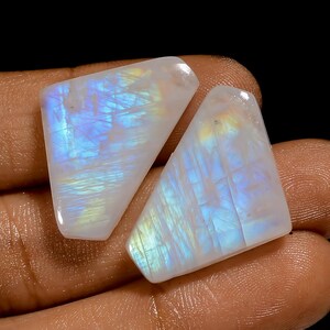 Paire de pierres précieuses naturelles en forme de cabochon avec pierre de lune arc-en-ciel pour fabriquer des boucles d'oreilles, 40 carats 27 x 17 x 5 mm (la paire comme sur la photo)