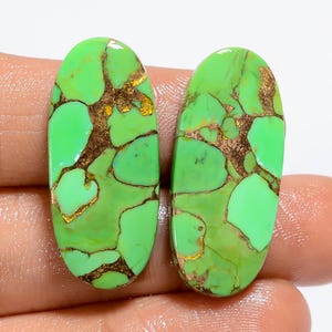Natürliche Grüner Kupfer Türkis Oval Form Cabochon Lose Edelstein-Paar für die Herstellung von Ohrringen Gewicht 28 Karat Größe 29X13X4 mm