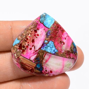 Koper Oesterturkoois cabochon turkoois edelsteen 31 x 32 x 4 mm maat 45 karaat platte achterkant beide zijden gepolijst oester turkoois meerkleurige cabine