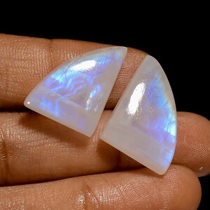 Paire de pierres précieuses naturelles en forme de cabochon avec pierre de lune arc-en-ciel pour faire des boucles d'oreilles 30 carats 20 x 15 x 6 mm (la paire comme sur la photo)