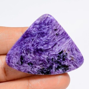 Pietra preziosa sciolta cabochon a forma di goccia di charoite naturale per la creazione di gioielli, peso 80 carati, dimensioni 35X46X6 mm (pietra come da foto)