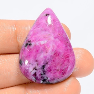 Cabochon de rubis naturel, cristal de rubis rose, pierre précieuse de rubis en vrac, pierre de rubis polie des deux côtés, taille 33 x 24 x 7 mm en forme de poire (comme sur la photo)