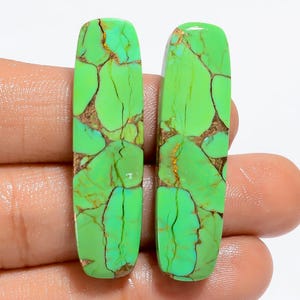 Natürliche Grün Kupfer Türkis Strahlende Form Cabochon Lose Edelstein-Paar für Ohrringe Gewicht 39 Karat Größe 39X12X4 mm