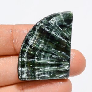 Pedra preciosa natural serafinita cristal verde serafinita 33x25x7 mm tamanho 60 quilates formato extravagante cabochão serafinita (serafinita como imagem