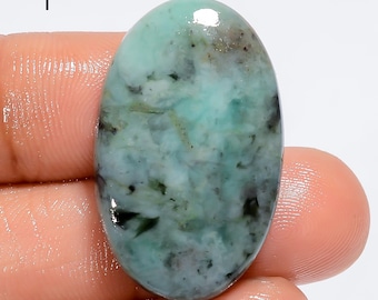 Natuurlijke groene smaragd cabochon: gepolijste edelsteen