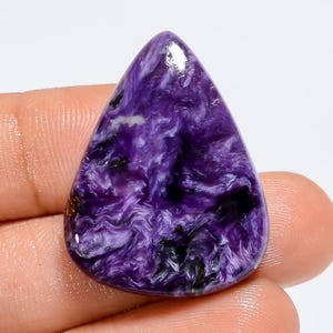 Pietra preziosa sciolta cabochon a forma di goccia di charoite naturale per la creazione di gioielli, peso 42 carati, dimensioni 31X24X7 mm (pietra come da foto)