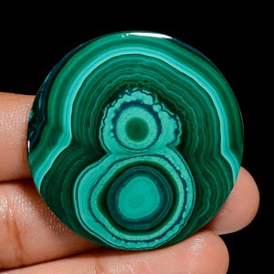 Malachite naturale forma rotonda cabochon pietra preziosa sciolta per la creazione di gioielli 77 carati. 39X39X3 mm (malachite come da foto)