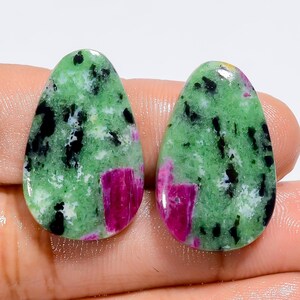 Par de piedras preciosas sueltas en forma de huevo de zoisita y rubí natural para hacer aretes, 40 ct., 24 x 15 x 3 mm (par de zoisita y rubí como se muestra en la imagen)