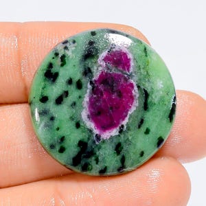 Cabochon de forme ronde en rubis zoisite naturel, pierre précieuse en vrac pour la fabrication de bijoux, 40 carats. 25 x 25 x 4 mm (pierre comme sur la photo)