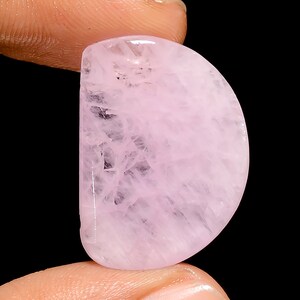 Natürlicher rosa Kunzit Edelstein rosa Kunzit Kristall Großer rosa Kunzit 26X19X3 mm Größe 22Karat Kunzit Stein