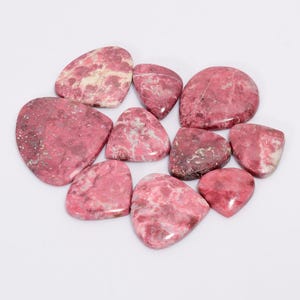 Natürliche Rosa Thulit Cabochon Rosa Thulit Kristall Lot 10 Stück Lot 14X15 27 x 29 mm Größe Mix Form Tinny Größe Rosa Kristall ( Steine als Bild