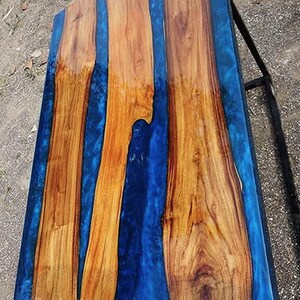 Fluss-Harz-Tisch, Epoxidholz-Fluss-Tisch, Live Edge-Harz-Esstisch | Kundenspezifische Epoxy-Möbel, handgemachter Fluss-Tisch, modernes rustikales Dekor