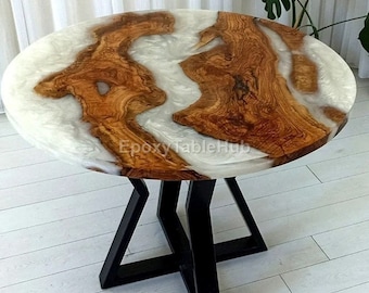 Mesa de centro redonda de madera con borde natural, hecha a mano con resina epoxi y diseño de río.