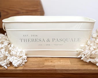 Personalisierter Blumenkasten für Paare | Hochzeitsgeschenk, Jahrestagsgeschenk oder Verlobungsgeschenk mit Namen & Jahreszahl