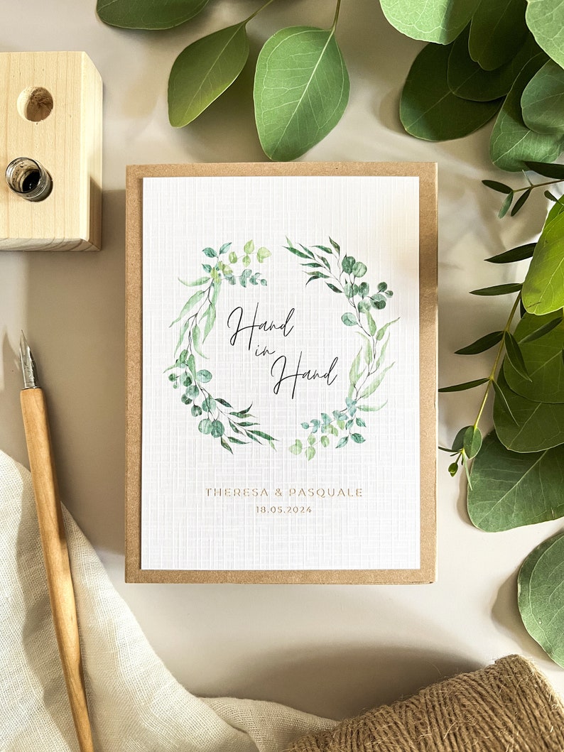 Personalisierte Geschenkschachtel als Geldgeschenk zur Hochzeit im Greenery Design mit Eukalyptus.Personalisiertes Hochzeitsgeschenk für das Brautpaar.Personalisiertes Geldgeschenk mit edler Leinenkarte mit Gravur der Namen und des Hochzeitsdatums.