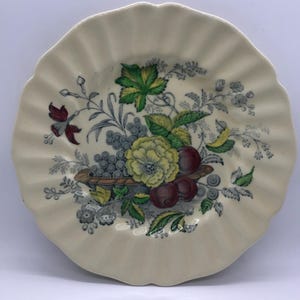 Royal Doulton -‘Kirkwood’ range plate. 22cms diameter.
