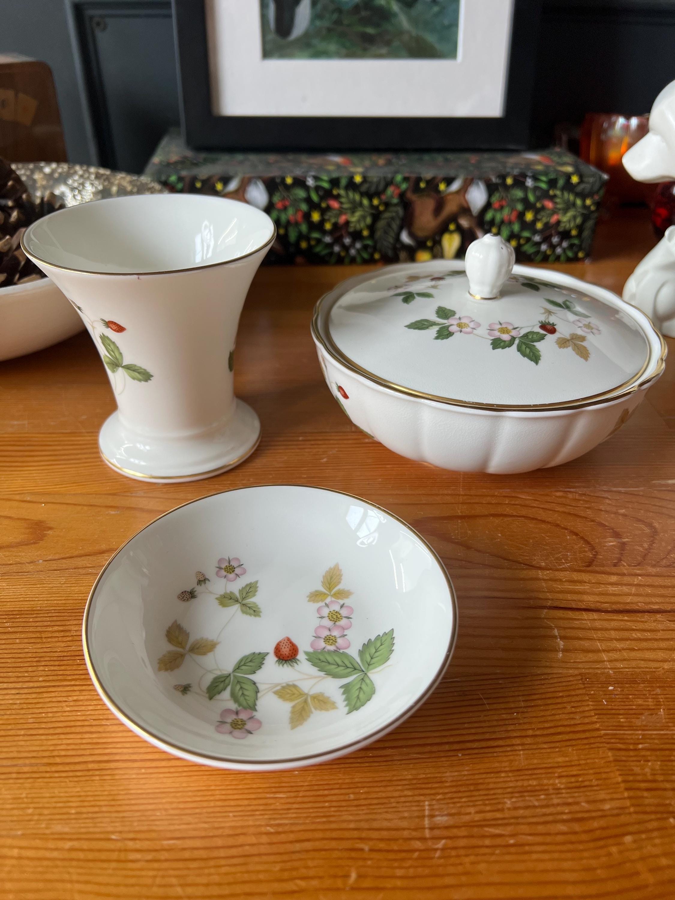 ヴィンテージ ウェッジウッド「ワイルドストロベリー」ファインボーン