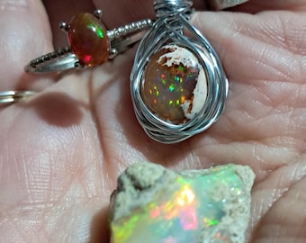Ciondolo amuleto messicano in opale di fuoco brillante e scintillante, anello in argento con opale di fuoco, opale etiope grezzo appariscente, set OOAK, fortuna, energia, magia dei sogni