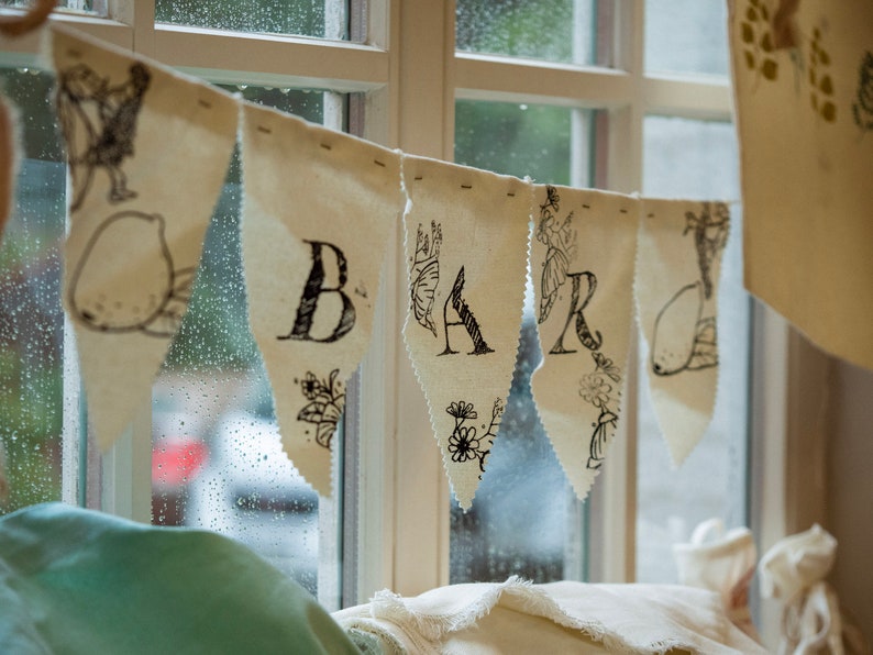 Du möchtest dein eigenes Motiv, deine Zeichnung, dein Logo, Name oder einen Schriftzug auf Textil drucken ? Dann sind unsere individuell für dich gefertigten Schablonen eine gute Wahl.