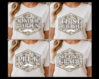 Pacote de volta às aulas com camuflagem PNG, Primeiro dia PNG, Pré-escola à terceira série PNG, Pacote de volta às aulas com camuflagem antiga PNG para meninos, Design para jardim de infância