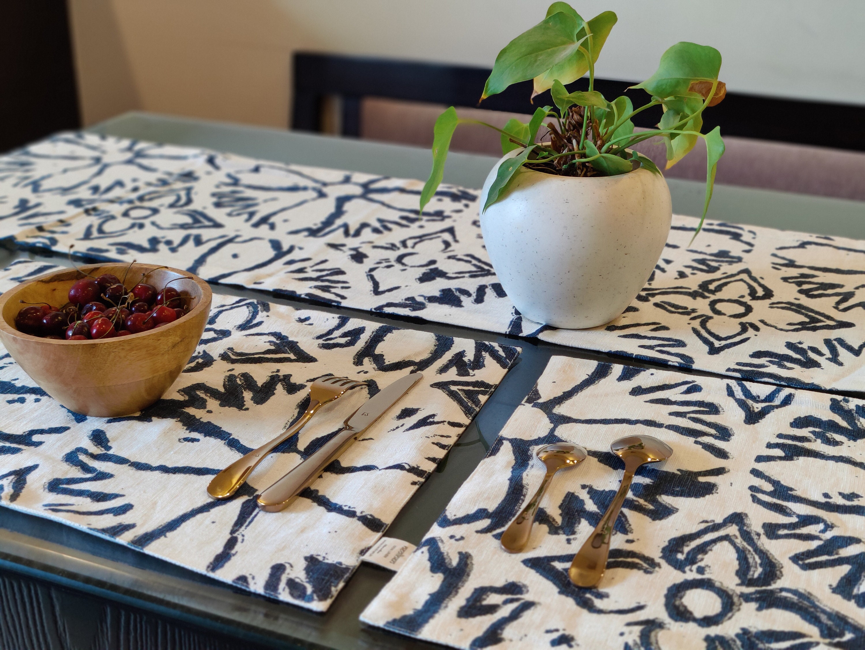 Ensemble De Linge table