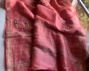 Embroidered Peach Linen Saree, French Knot Floral Detail, Golden Border, Ethnic Wear