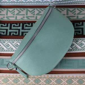 Leder Umhängetasche für Frauen Mint Grün, Bauchtasche mit Riemen, Echtes Leder Umhängetasche, Geschenk für sie Bild 1