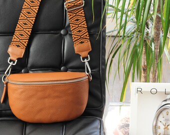 Ledertasche für Damen mit gemusterten Riemen, Leder Umhängetasche, Crossbody Bag Gürteltasche mit gemusterten Riemen, Geschenk für Sie