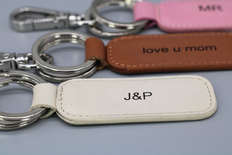 Leder Schlüsselanhänger, personalisiertes Geschenk, Wunschgravur, Geschenk für Sie, Valentinstag, Muttertag, Vatertag Bild 2