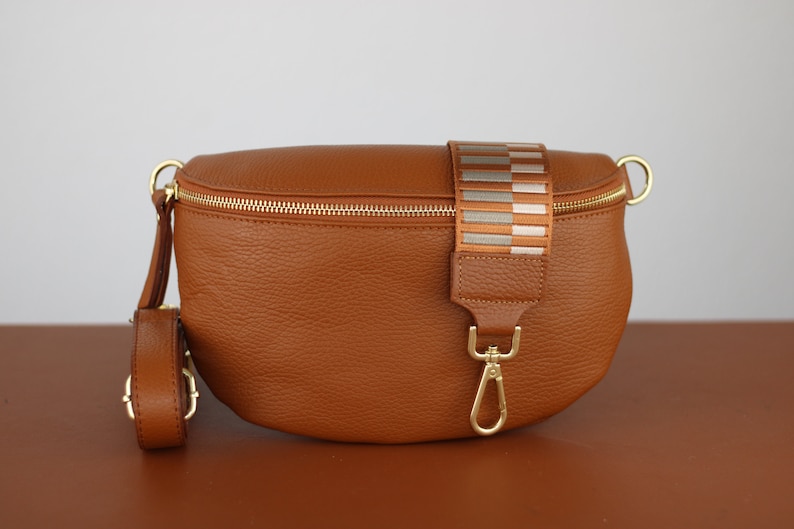 Cognac Braune Bauchtasche Leder mit Gold Reißverschluss für Frauen, Leder Schultertasche, Crossbody Tasche Gürteltasche mit Riemen Bild 8