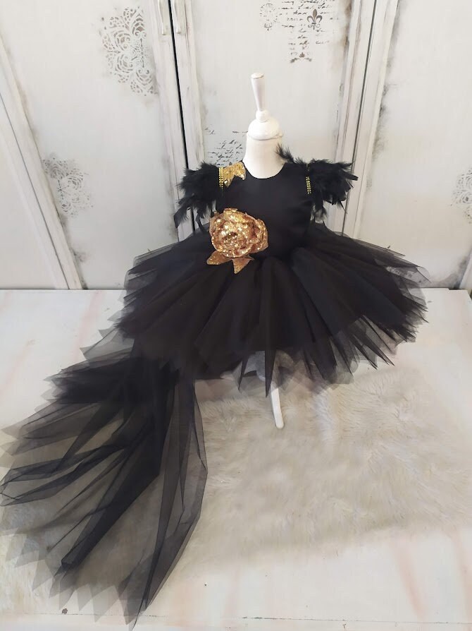 tuckernut holiday dress This Is Your Sign to Wear the Little Black Black Pearl Dresser main image 0