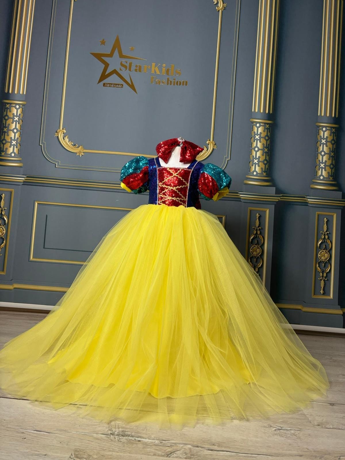 Snow White Birthday Costume: Yellow Skirted Party Gown
