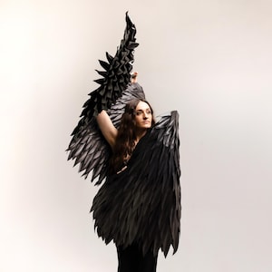 可動式の黒い翼のコスプレ、堕天使の衣装の柔軟な翼、鳥の翼のコスプレのハロウィン写真撮影