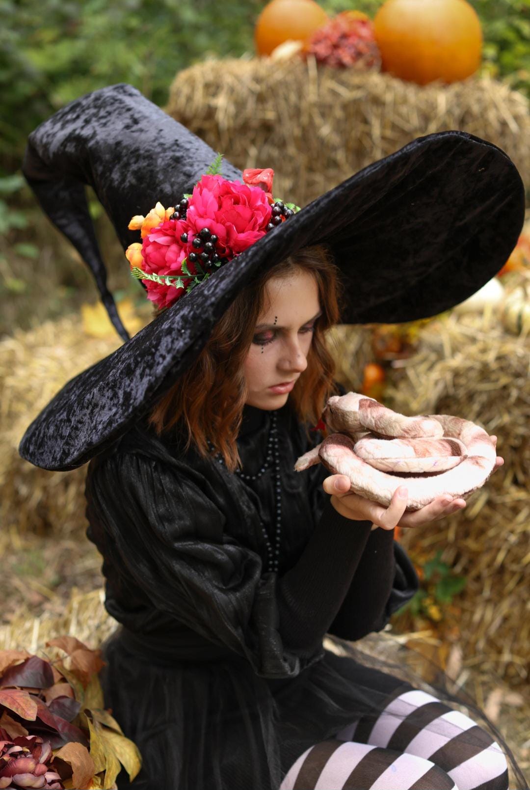 Vintage Wine Velvet With Mesh Witch Hat for Women Halloween Costume Accessory Amazon.com: Greenery-GRE Womens Black Velvet Witch Hat Wide  main image 4