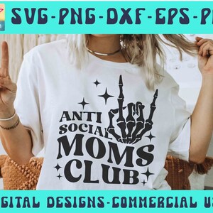 Club de mamás antisociales SVG, Club de mamás, Vida de mamá, Mano de esqueleto, Modo mamá, Camisa de mamá Svg, Día de la madre Svg, Mamá Svg sarcástica Silueta Cricut