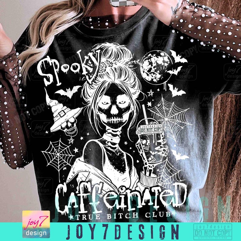Spooky Caffeinated True B*tch Club Snarky Halloween PNG Divertente Scheletro Halloween Messy Bun Witchy Png Spooky Mom Coffee Fall design ORIGINALE immagine 3