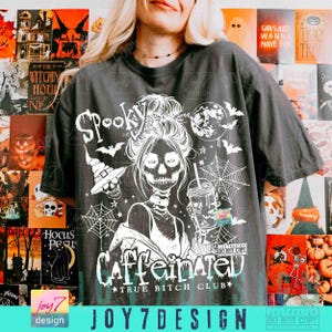 Spooky Caffeinated True B*tch Club Snarky Halloween PNG Divertente Scheletro Halloween Messy Bun Witchy Png Spooky Mom Coffee Fall design ORIGINALE immagine 5