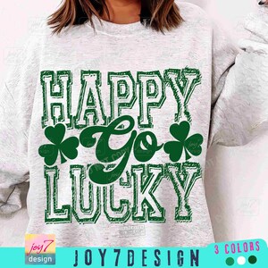 Feliz Go Lucky PNG Engraçado St Patricks Varsity Shamrock Coquette Png Retro St Patricks Day Engraçado Ditado Png Patty's Day Retro designs ORIGINAIS
