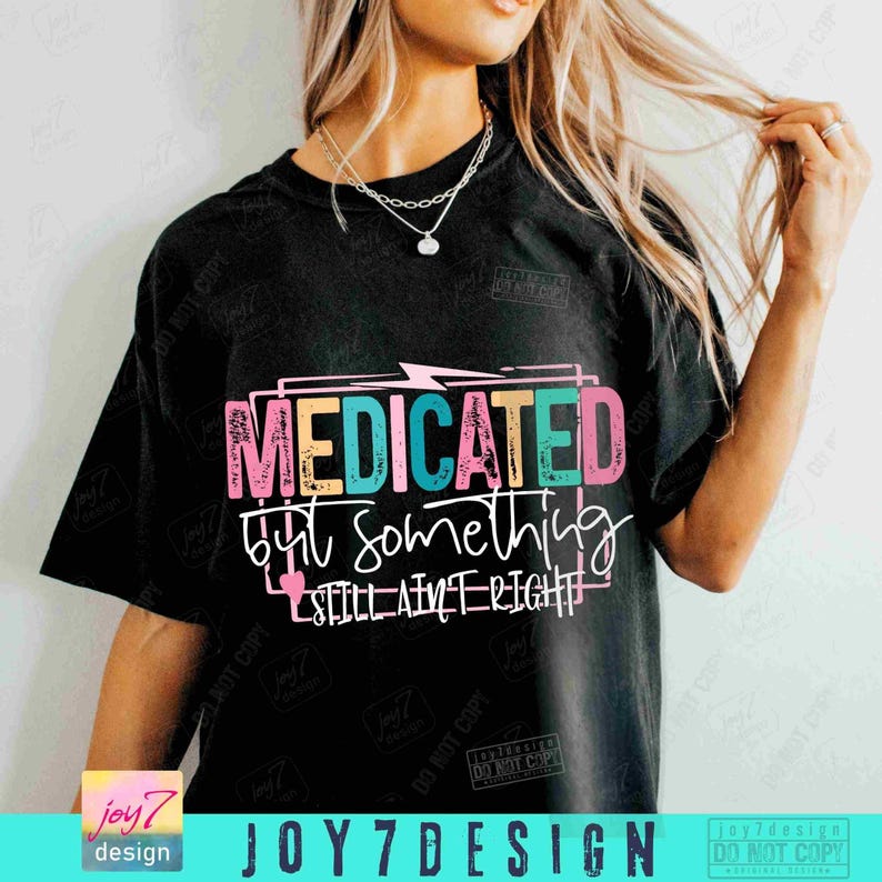 Medicado, mas algo não está certo, sarcástico, png, atrevido, engraçado, png, TDAH, png, ditado engraçado, sarcasmo feminino da moda, png, dtf, original imagem 3