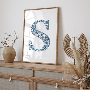 Impresión de letras chinoiserie personalizadas, impresión de vaquera costera azul, impresión de nieta costera azul claro, impresión de monograma azul de Delft, regalo para ella