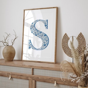 Impresión de letras chinoiserie personalizadas, impresión de vaquera costera, impresión de nieta costera azul claro, impresión de monograma azul de Delft, regalo para ella